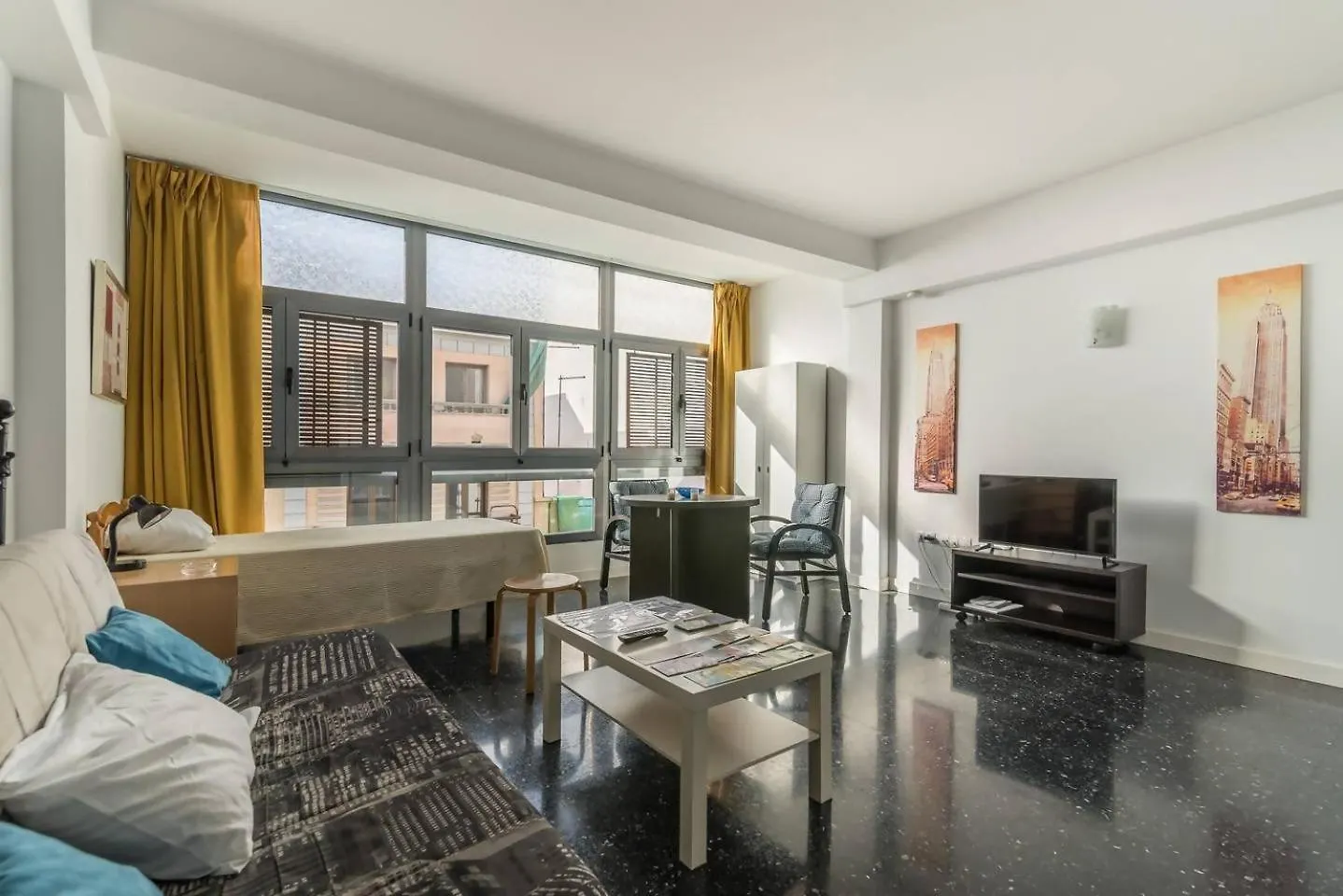 Loft Moderno Y Luminoso Al Lado De Las Canteras contacts